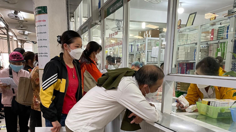 Chưa c&oacute; quy định về thanh to&aacute;n BHYT cho người tự mua thuốc