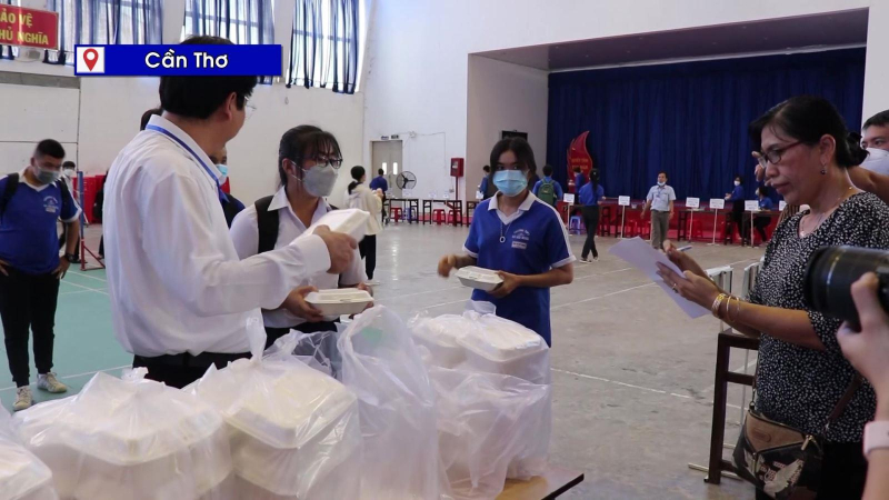 Hàng nghìn suất ăn miễn phí hỗ trợ thí sinh