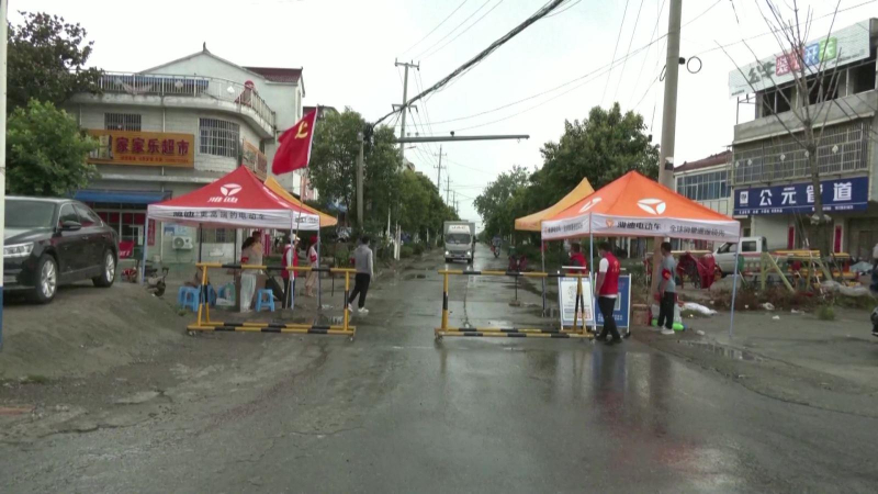 Trung Quốc đại lục ghi nhận hàng trăm ca mắc mới COVID-19