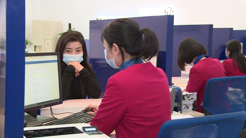 Lãi suất cao, tiền gửi vào ngân hàng tăng đột biến