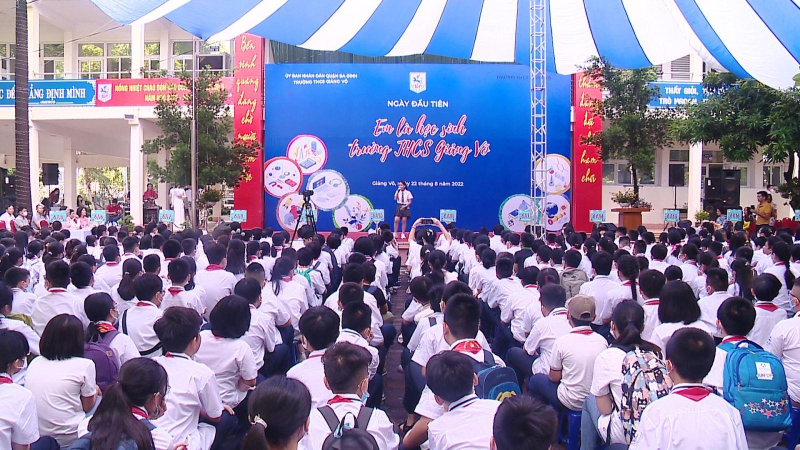 Học sinh cả nước tựu trường