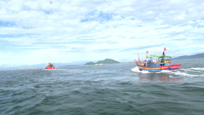 Cứu 9 thuyền viên gặp nạn trên biển tại Hà Tĩnh