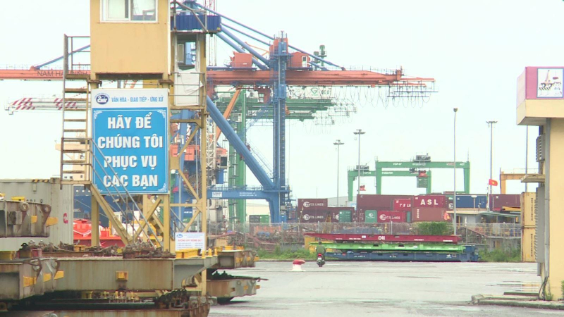 Đề nghị không thu phí hàng hoá vận tải thuỷ nội địa