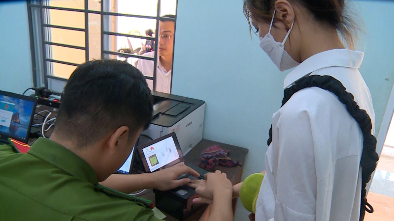 Quảng Ng&atilde;i: Đảm bảo tiến độ cung cấp căn cước c&ocirc;ng d&acirc;n, thu thập th&ocirc;ng tin d&acirc;n cư