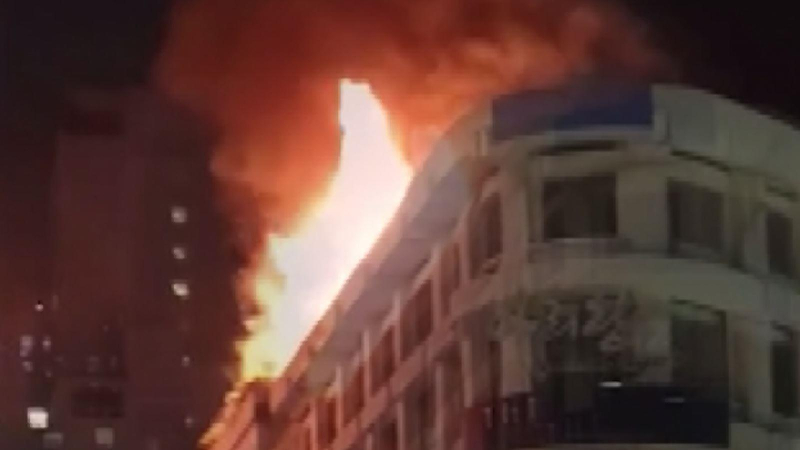 Cháy tòa nhà 5 tầng trung tâm thành phố Hồ Chí Minh