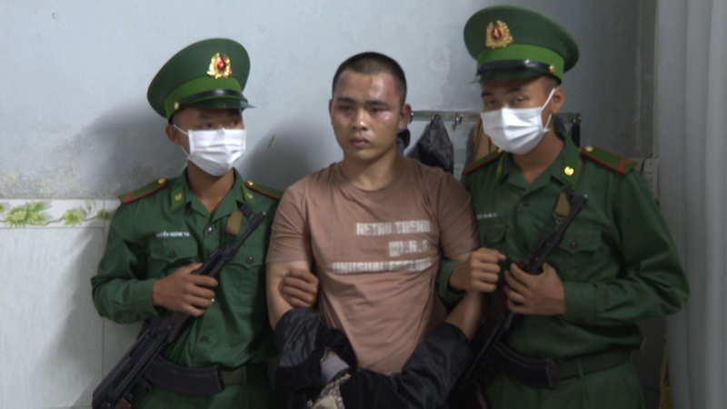 Quảng Ng&atilde;i: Bắt thanh ni&ecirc;n t&agrave;ng trữ tr&aacute;i ph&eacute;p chất ma t&uacute;y