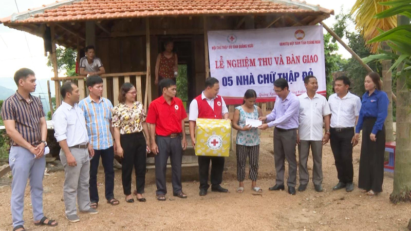 Hội chữ thập đỏ tỉnh bàn giao nhà tình thương