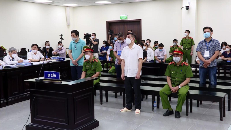 X&eacute;t xử cựu Đại t&aacute; Ph&ugrave;ng Anh L&ecirc; nhận hối lộ