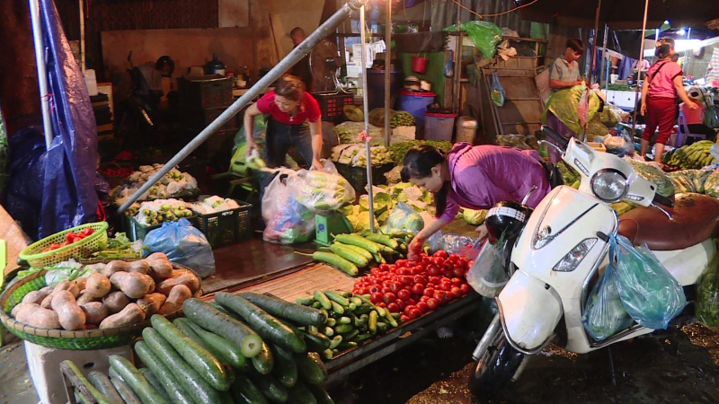 Giá thực phẩm, rau xanh bắt đầu giảm