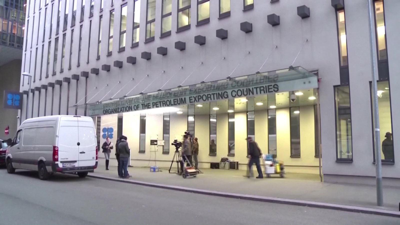 OPEC+ nhất trí tăng nhẹ sản lượng dầu mỏ