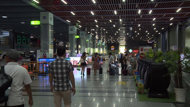 Chấn chỉnh t&igrave;nh trạng b&aacute;t nh&aacute;o ở s&acirc;n bay T&acirc;n Sơn Nhất