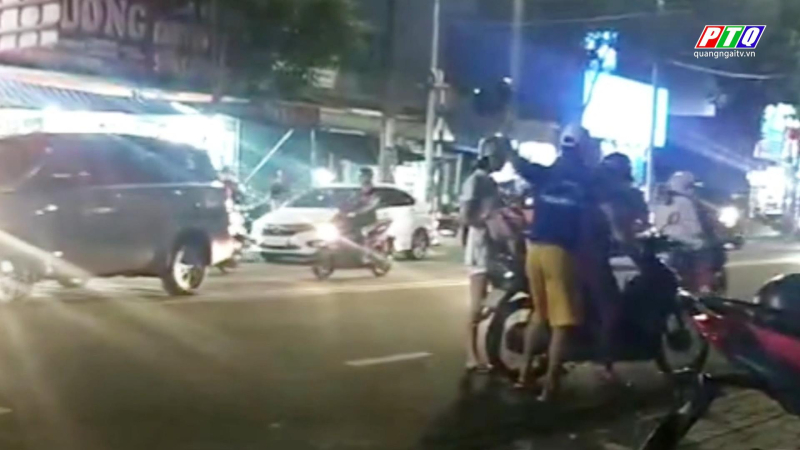 Bức xúc vì nam thanh niên đánh phụ nữ