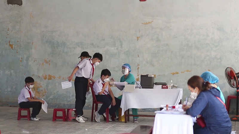 Tăng cường ti&ecirc;m ph&ograve;ng vắc xin ph&ograve;ng Covid-19 cho trẻ em, học sinh, sinh vi&ecirc;n