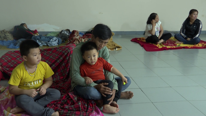 Người dân vùng triều cường xuyên đêm trú bão