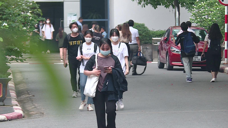 Một số đại học dừng tăng học phí