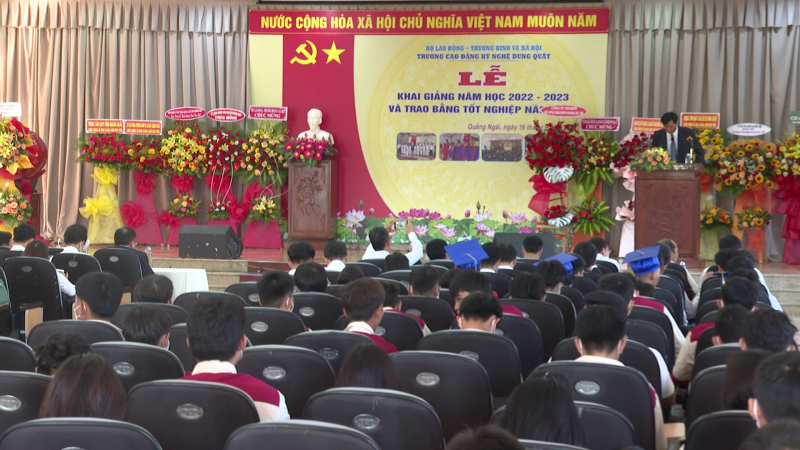 Trường cao đẳng kỹ nghệ Dung Quất khai giảng năm học mới