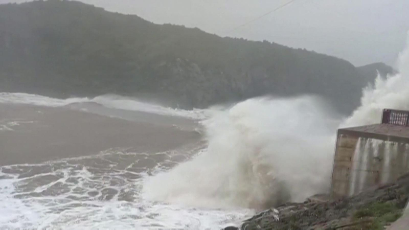 Siêu bão Muifa áp sát bờ biển Trung Quốc