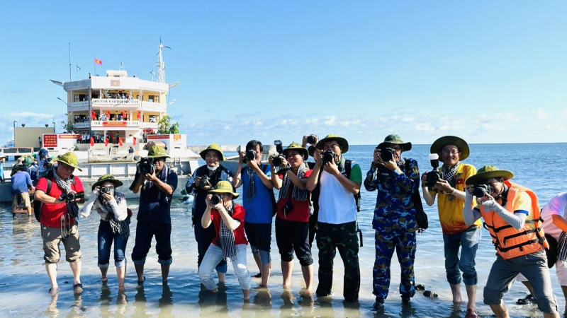 Bỏ quy định tr&igrave;nh độ ngoại ngữ, tin học với ph&oacute;ng vi&ecirc;n, bi&ecirc;n tập vi&ecirc;n