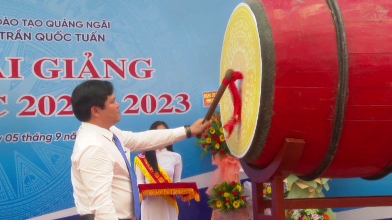 Trường THPT Trần Quốc Tuấn khai giảng năm học mới