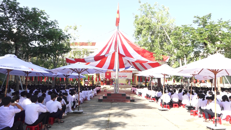 Trường THPT Số 1 Tư Nghĩa khai giảng năm học mới