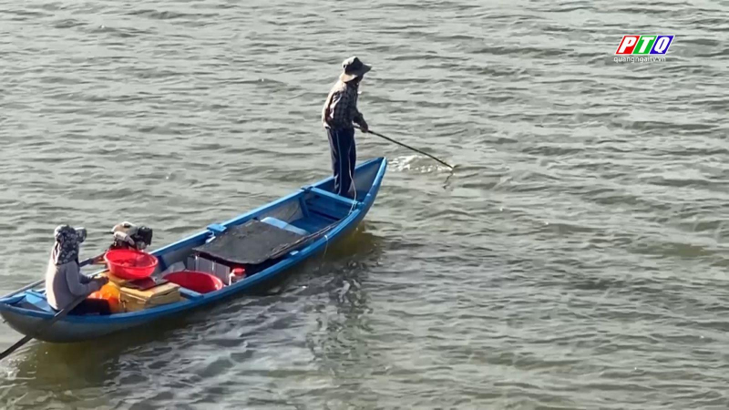 K&iacute;ch điện khai th&aacute;c hải sản vẫn diễn ra tr&ecirc;n s&ocirc;ng Ph&uacute; Thọ