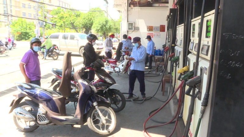 Kiểm so&aacute;t chặt t&igrave;nh h&igrave;nh kinh doanh xăng dầu.