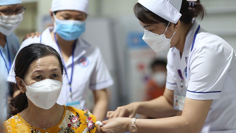 Đẩy nhanh tiến độ tiêm vắc xin COVID-19