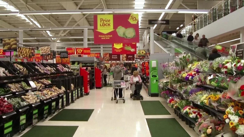 Người dân Anh "thắt lưng buộc bụng" dịp Giáng sinh