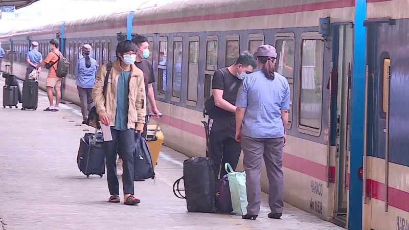 Hàng chục nghìn vé tàu Tết được đặt mua trong 2 giờ đầu mở bán