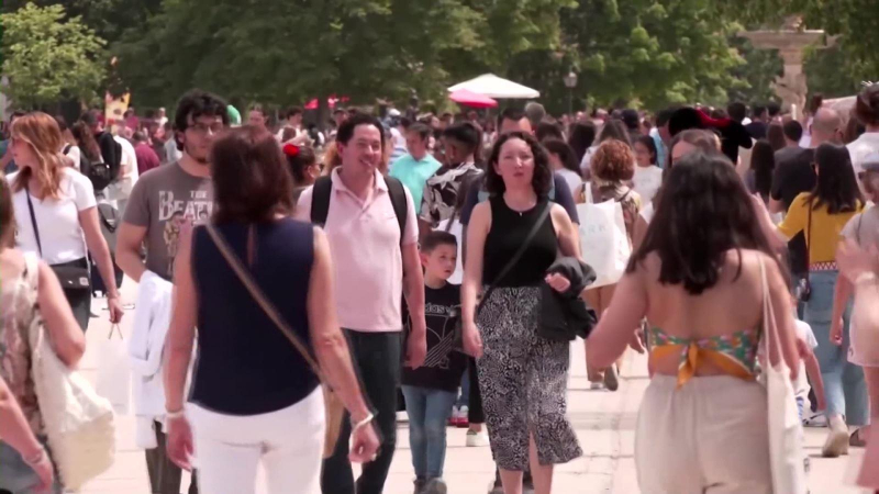 Tây Ban Nha dỡ bỏ hạn chế phòng dịch COVID-19