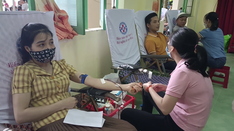 Trà Bồng: trên 600 người tham gia hiến máu tình nguyện