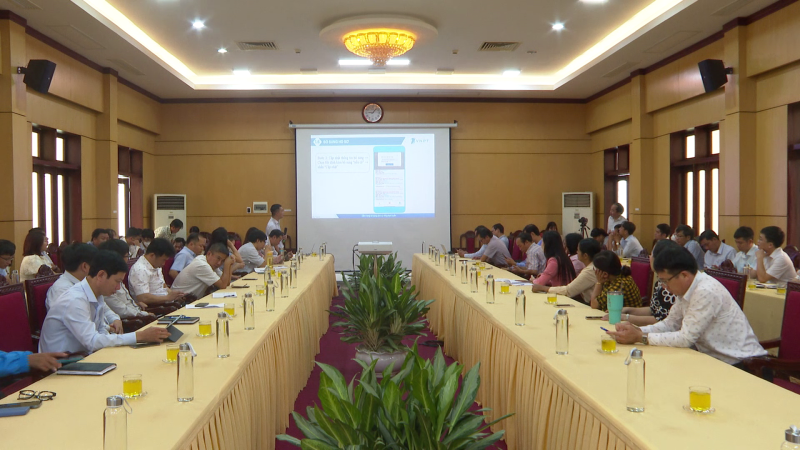 Tập huấn ứng dụng tr&ecirc;n thiết bị di dộng nộp hồ sơ trực tuyến