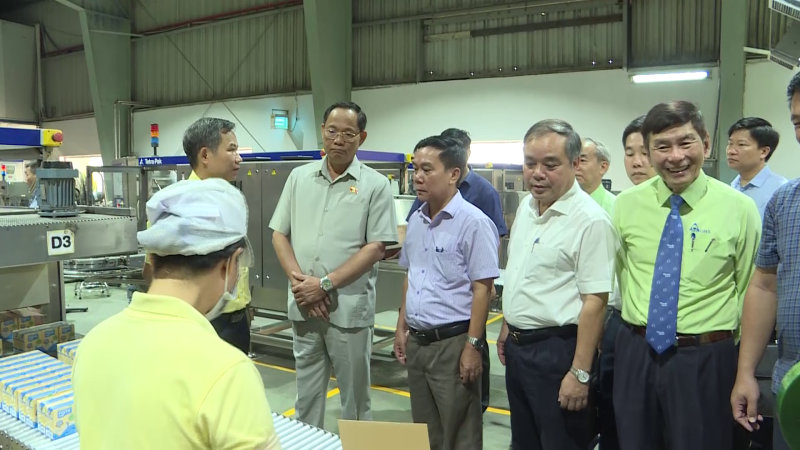 Phó Chủ tịch Quốc hội Trần Quang Phương thăm Nhà máy sữa đậu nành Vinasoy Quảng Ngãi