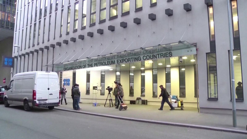 OPEC bảo vệ quyết định cắt giảm sản lượng