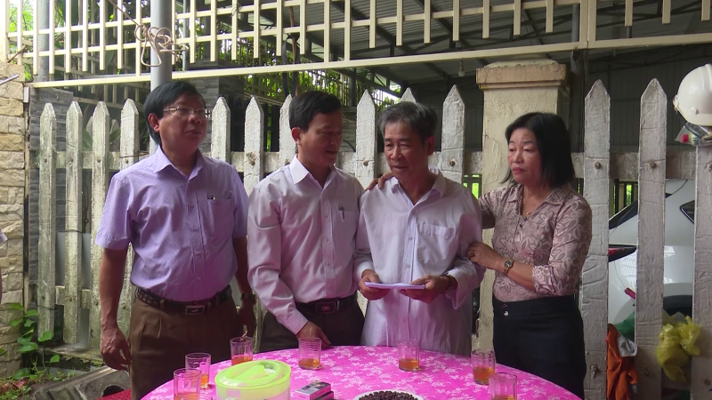 B&igrave;nh Sơn thăm hỏi, hỗ trợ gia đ&igrave;nh nạn nh&acirc;n bị ch&igrave;m ghe