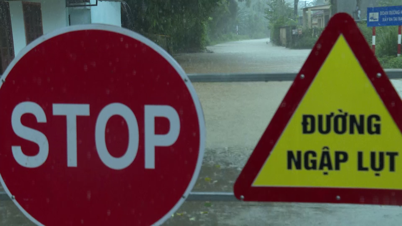 Nghĩa Hành: Nhiều khu dân cư bị cô lập do lũ