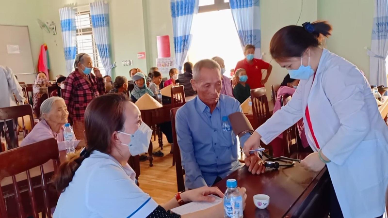 Sơn Tịnh: khám bệnh, cấp thuốc miễn phí tại xã Tịnh Phong