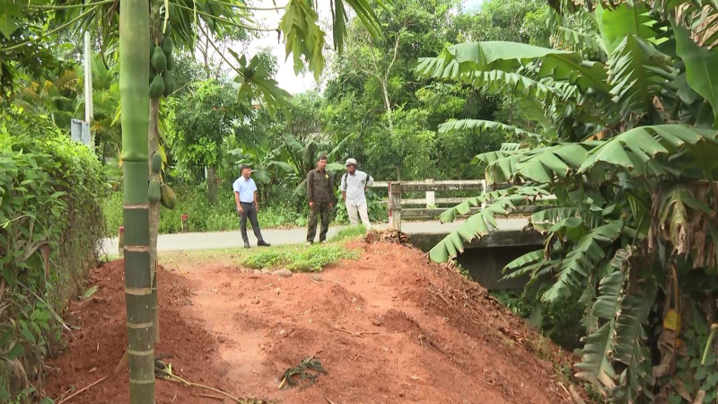 Bất an sạt lở núi, bờ sông