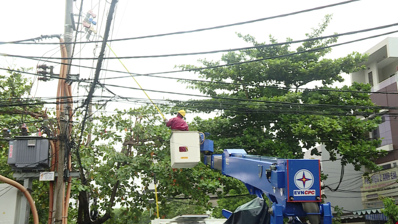 EVNCPC kh&ocirc;i phục ho&agrave;n to&agrave;n lưới điện sau b&atilde;o số 4
