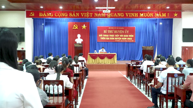 Bí thư Huyện uỷ Tư Nghĩa đối thoại trực tiếp với giáo viên