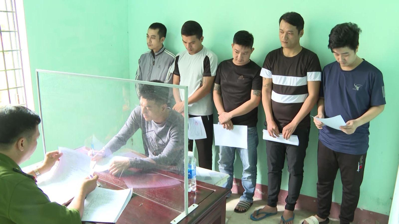 Ph&aacute; đường d&acirc;y c&aacute; độ b&oacute;ng đ&aacute; l&ecirc;n tới 14 tỷ đồng