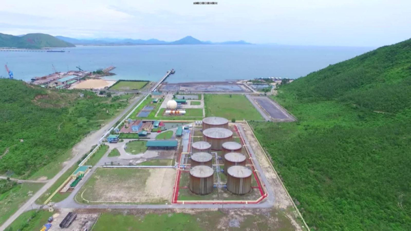 Nhập khẩu xăng dầu tăng vọt