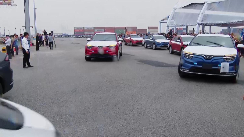 Lễ xuất khẩu lô xe ô tô điện đầu tiên của VinFast ra thế giới