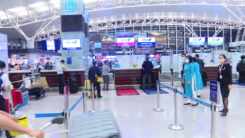 Tăng cường chống buôn lậu qua cảng hàng không quốc tế