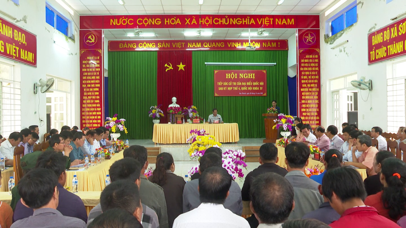 Phó Chủ tịch Quốc hội Trần Quang Phương tiếp xúc cử tri xã Sơn Thành