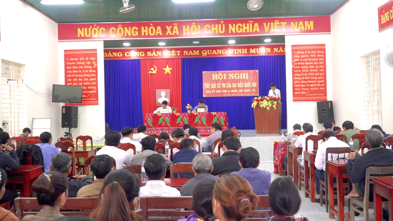 Đoàn đại biểu Quốc hội tỉnh tiếp xúc cử tri xã Ba Dinh và Ba Giang, huyện Ba Tơ