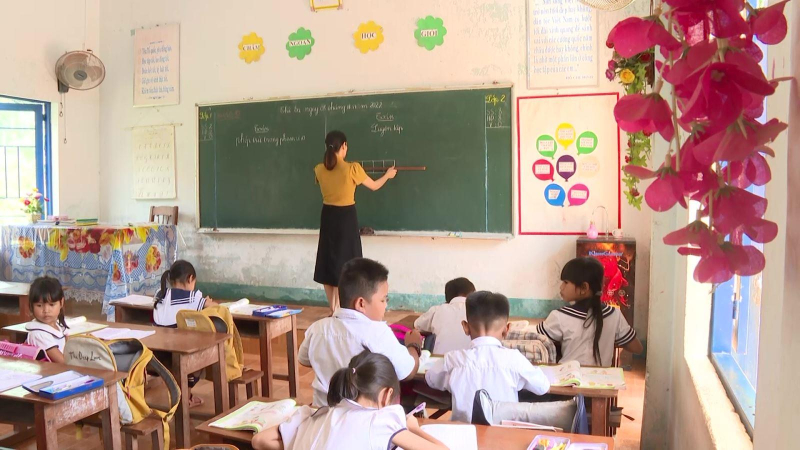 Tấm lòng của cô giáo Kem ở xóm Đèo