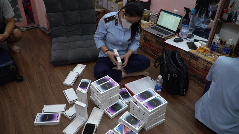 TP.HCM rao b&aacute;n 42 chiếc iPhone 14 gi&aacute; hơn 1,4 tỷ đồng