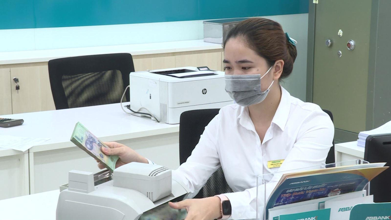 Lãi suất tiết kiệm tiếp tục tăng