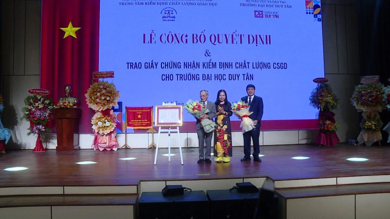 Vinh danh đại học đạt chuẩn chất lượng giáo dục